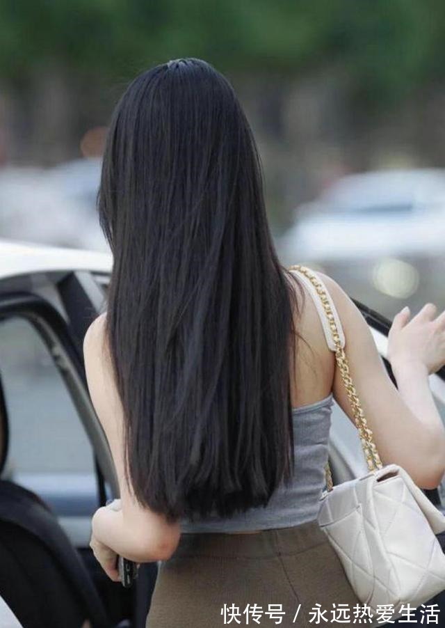 针织短裤 针织短裤的小姐姐看起来十分吸睛,给人一种优雅的时尚美感!