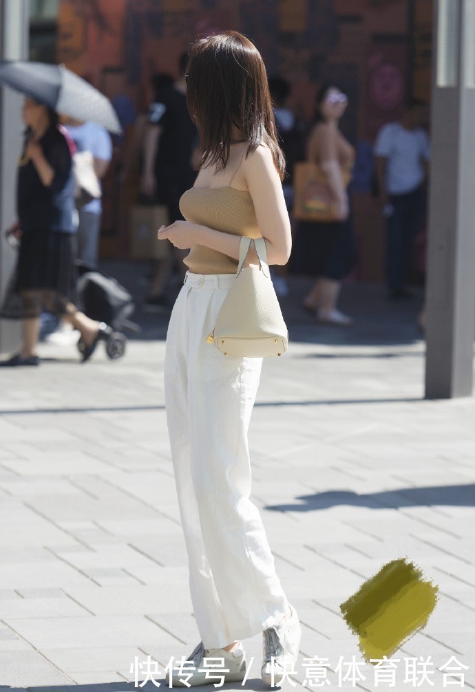 简单点,穿衣的方式简单点,爱美的姑娘们看这里