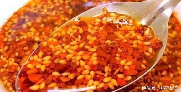 川菜厨师教你做红油的秘技,红油很香,可以在家煮