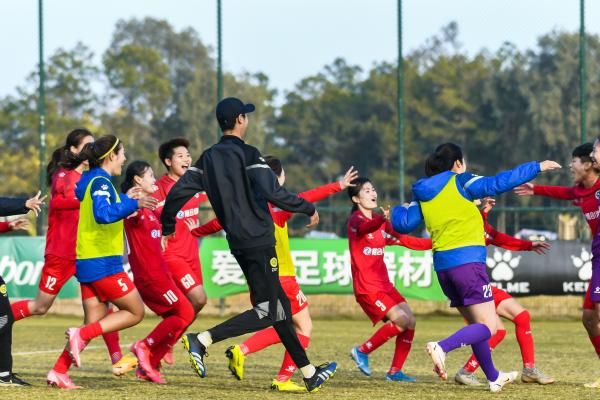 u16|山里的女孩冲进女甲联赛，琼中女足改变了她们的人生