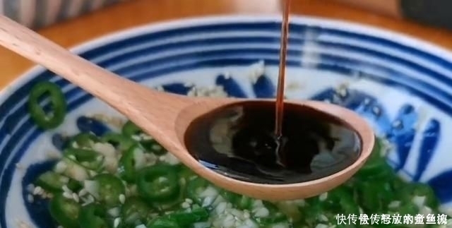 1碗大米加2个鸡蛋,不煮饭,不烙饼,出锅瞬间被扫光,比吃肉还香