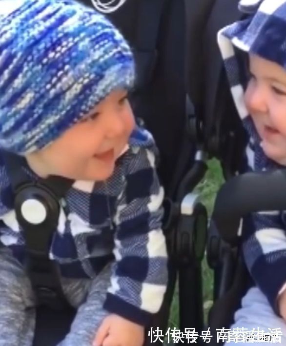 宝妈|双胞胎之间互相对话, 有说有笑还一边流口水, 网友们都乐翻天