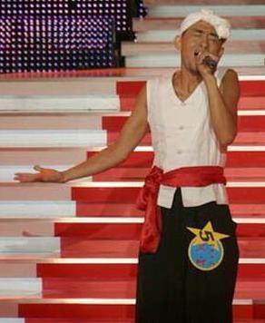 軟飯男|擊敗鳳凰傳奇，草根歌手阿寶翻車后退隱歌壇，現在變成軟飯男？