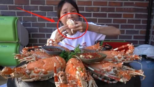 一看|大胃王吃10只“龙虾”,掰开一看却穿帮了,网友我能吃50只