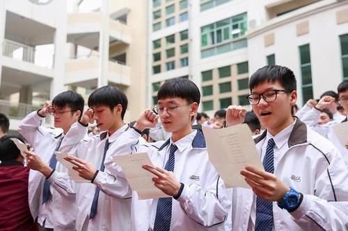 学生|高一被分到重点班, 就稳上重点大学了吗? 高中班主任: 还差很远