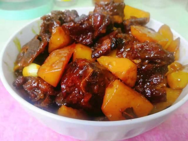 美味|三伏天爱流汗，记得给家人做这道菜，营养又美味，上桌汤汁也不剩