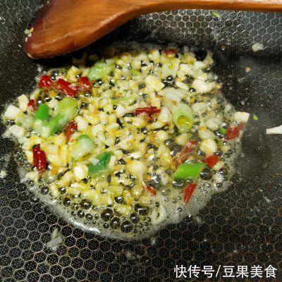 告诉你3个诀窍,在家也能做出奶香卷心菜炒午餐肉