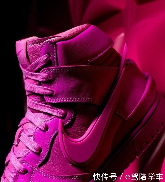 华莱士 说要给女神买这双鞋,她竟然主动给了我电话和地址……!