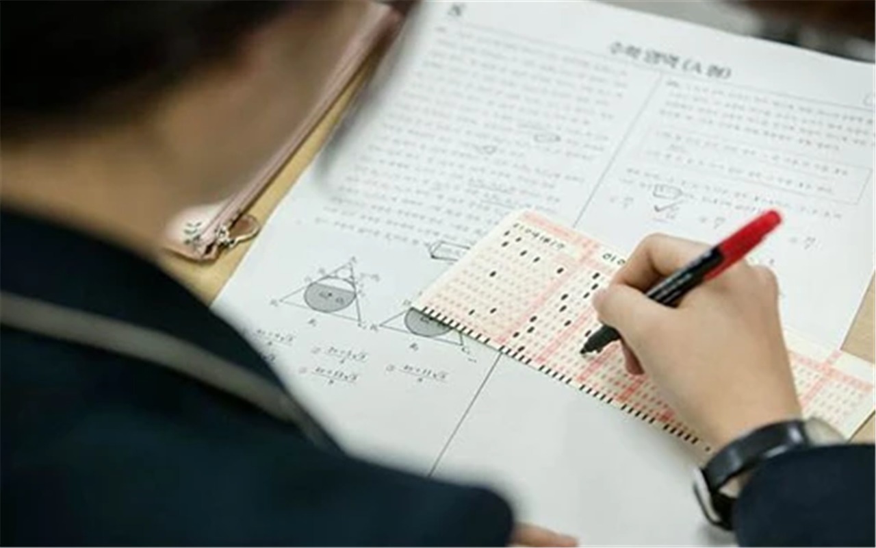 最长|中国“最长”的姓氏有20个字,考试时怎么写?其实很好解决