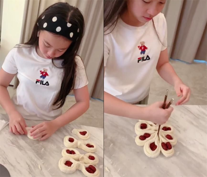 刘涛晒女儿下厨蒸馒头视频，12岁王紫嫣亭亭玉立出落成大美女