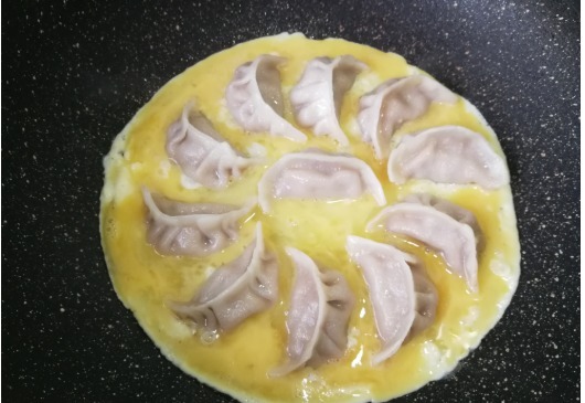 吃法|饺子别再水煮,这种吃法端上桌,孩子吃得更香,简单营养一看就会