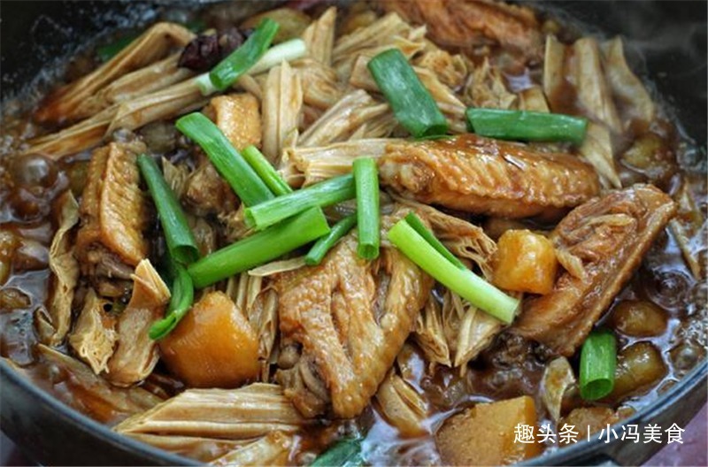 土豆焖鸡翅加上它，软嫩入味，香味十足，出锅就抢空