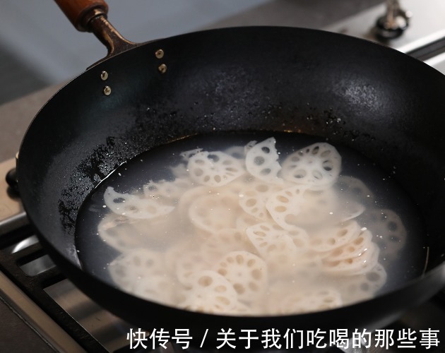 爽脆|莲藕为啥易变黑?如何防止发黑?大厨教你一招,洁白爽脆,更入味