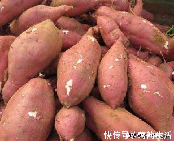 一滴水|别再买街头烤红薯了,用电饭锅就能做,不加一滴水,香甜不黑手
