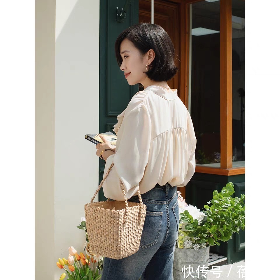 高级感|时尚需要做减法,用这1条简约“牛仔裤”来搭配,轻松透出高级感