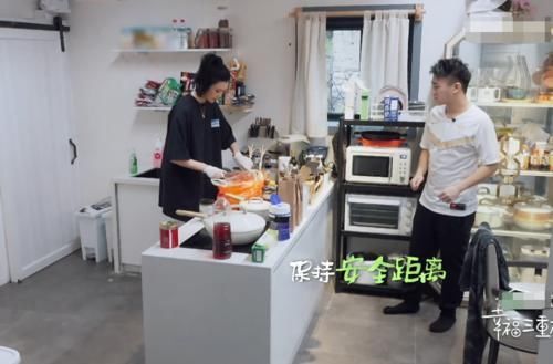 奚梦瑶在厨房收拾食材，何猷君下意识一句话，暴露他和奚梦瑶结婚的原因