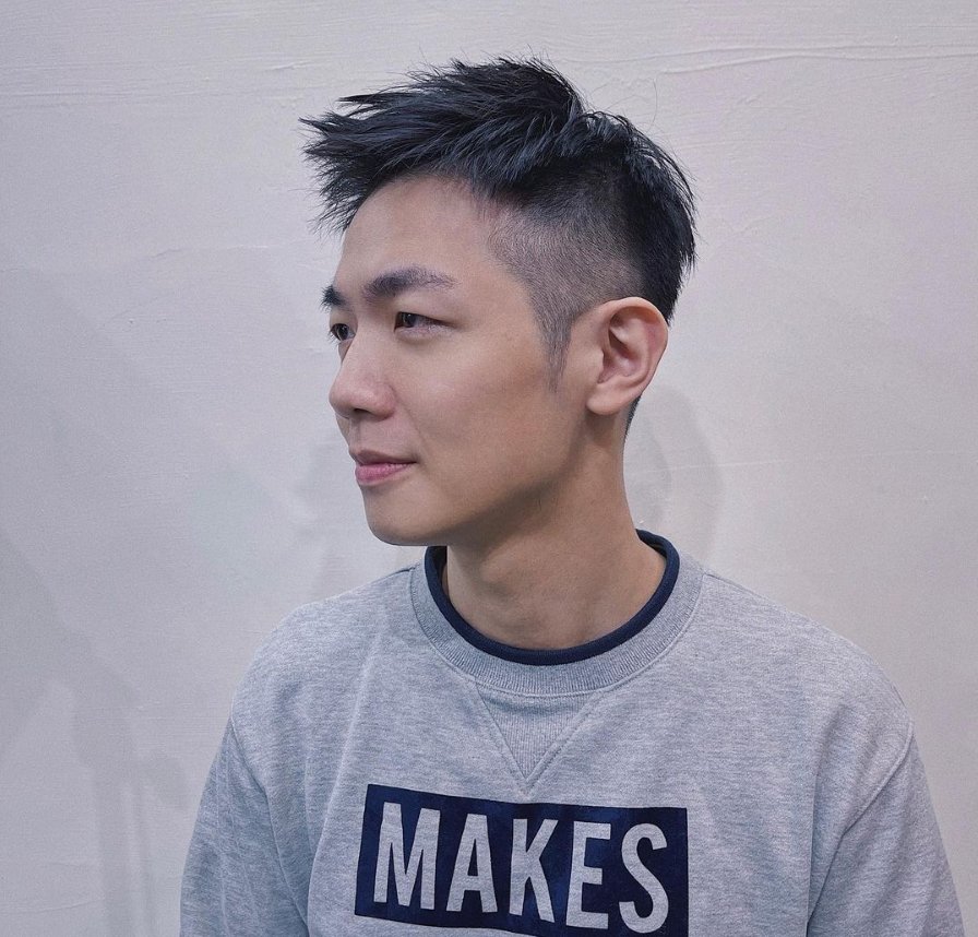 额头|男生留“过耳”发型太热了，不如剪这几款清爽造型，干净又帅气