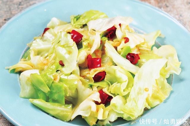 好吃|为啥饭店炒的包菜这么好吃?原来是后厨大师傅往里加了一勺“它”