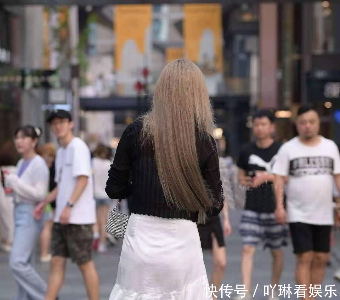 短打背心这么搭真气质!难怪很多小姐姐都在穿,轻松打造女神范儿