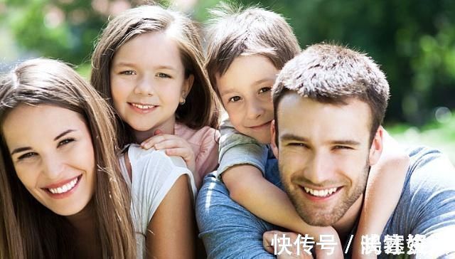 二宝|在两个孩子的家庭里,一般二宝比大宝聪明,可能是这几个原因