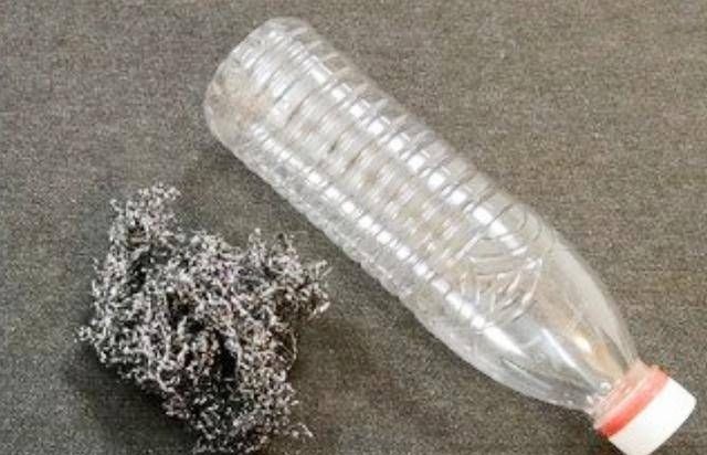 钢丝球塞到塑料瓶中，放到厨房里太实用了，轻松解决家家户户麻烦