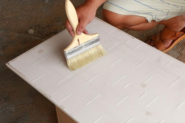 拉毛|卫生间做完防水，贴不上瓷砖泥瓦工不懂这些方法，马上让他走人