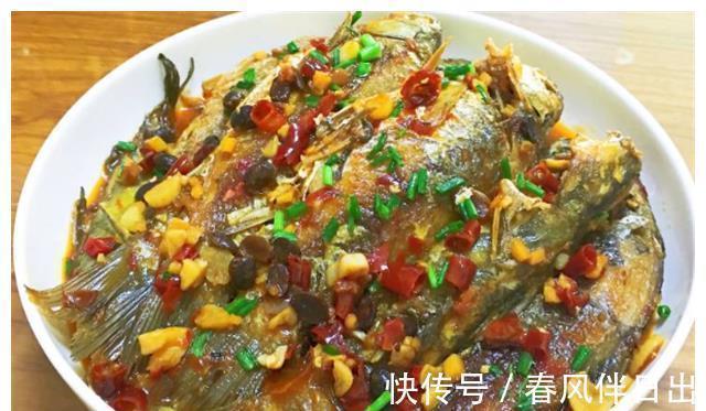 在家红烧杂鱼时，只要掌握这几个小技巧，一样能做出妈妈的味道！