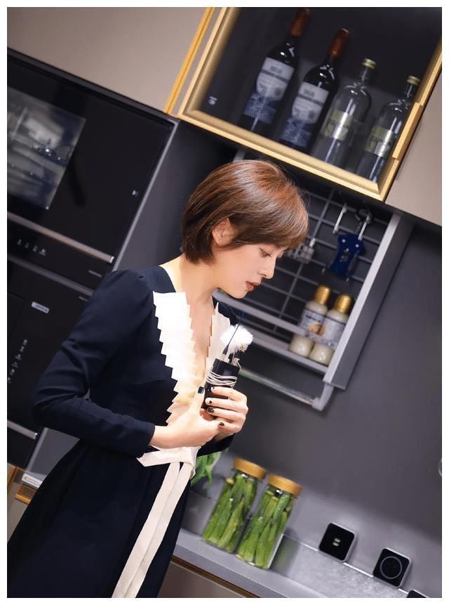 发型|40岁女人发型别瞎剪,今夏流行这5款“减龄”短发,显年轻很洋气