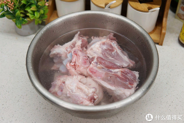 贴秋膘|节气美食 篇三十二:入秋贴秋膘,猪肉排骨靠边站,会吃大骨头才过瘾,花钱不多还解馋