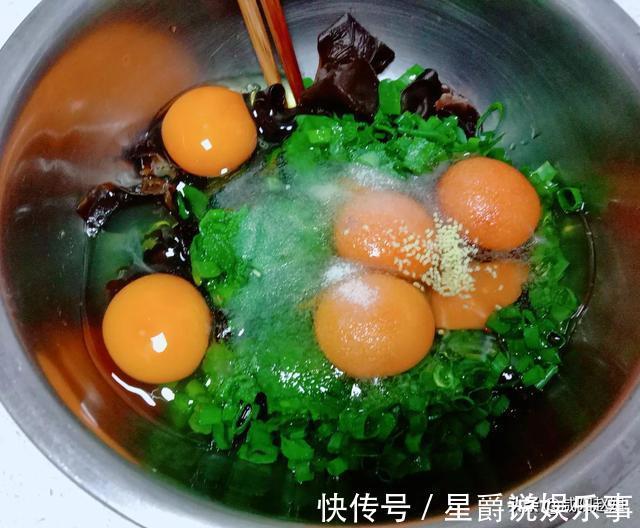 午饭|好久没吃木耳炒鸡蛋了,午饭偷个懒,炒盘木耳鸡蛋,老公:炒太少