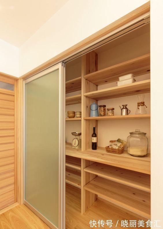 置物墙|做收纳不用柜子,整面置物墙外加滑轨门,个性不占地,少花几千块