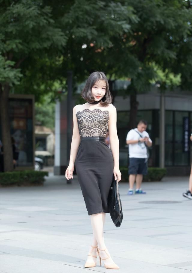 小姐姐 时尚穿搭,黑色打底裤搭配一双黑色皮鞋,清新淡雅