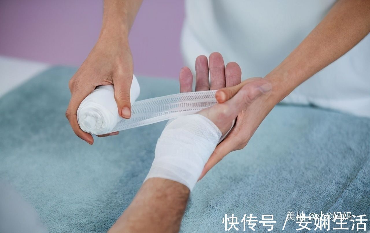 宝妈|3岁男孩被开水烫伤,宝妈的急救方法,医生称赞连连