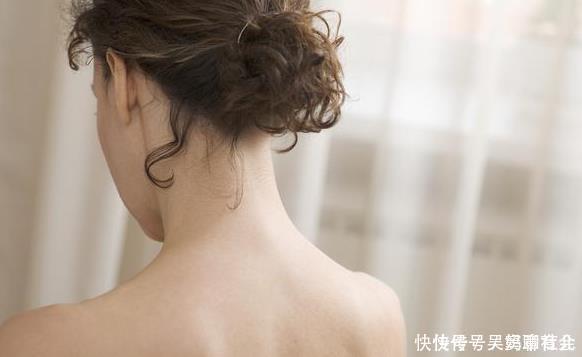 痘痘|后背痒抠下小颗粒,后背沦为螨虫“江山”,2洗1吃,螨虫将蹭蹭掉