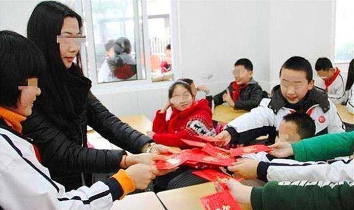家长|“班费怎么收这么多”,孩子交了天价班费,却拿去给老师买项链了