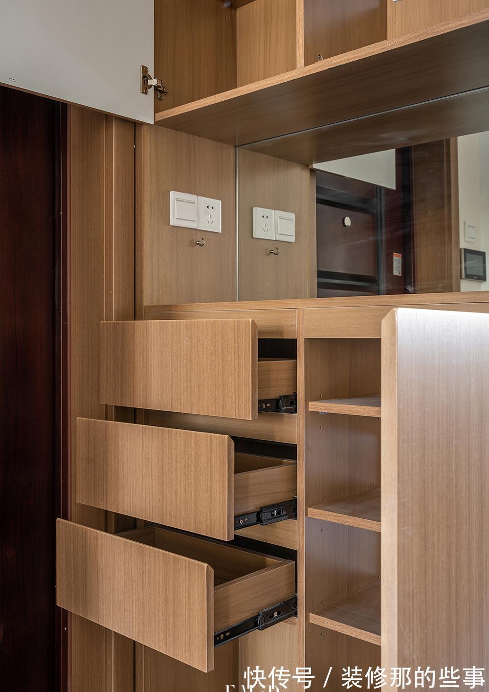 收纳|100㎡精装房半包11万,不砸不拆只做“轻改造”,业主个个来偷师