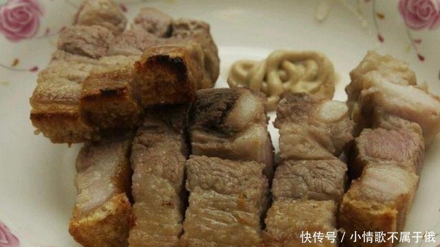 五花肉这样做太香了,皮脆不硬,肥而不腻,5斤都不够吃