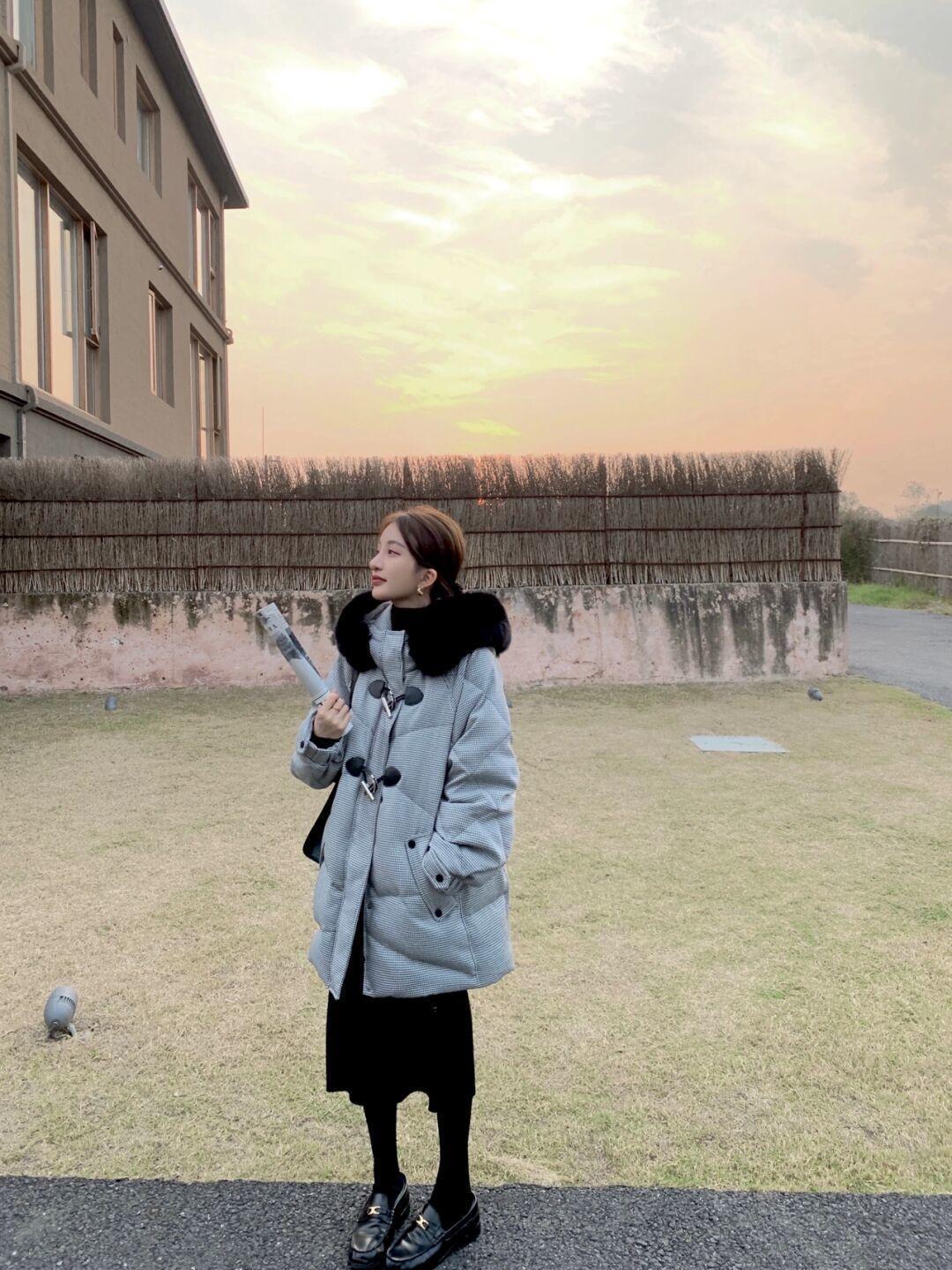 博主|“毛领羽绒服”才是最保暖的单品,软糯温柔又舒适,美得高级