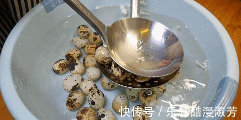 五香鹌鹑蛋|想吃卤鹌鹑蛋不用去买，教你一个家常做法，卤味浓郁，百吃不厌