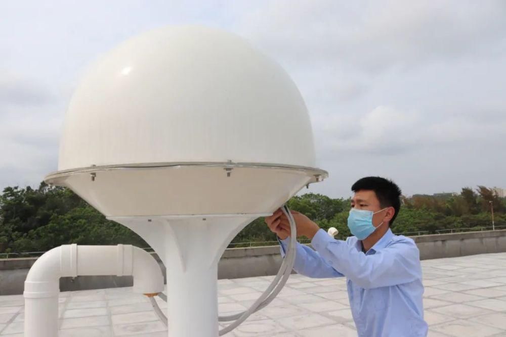 a8240 观云测雨为长八首飞寻觅最佳“天窗”