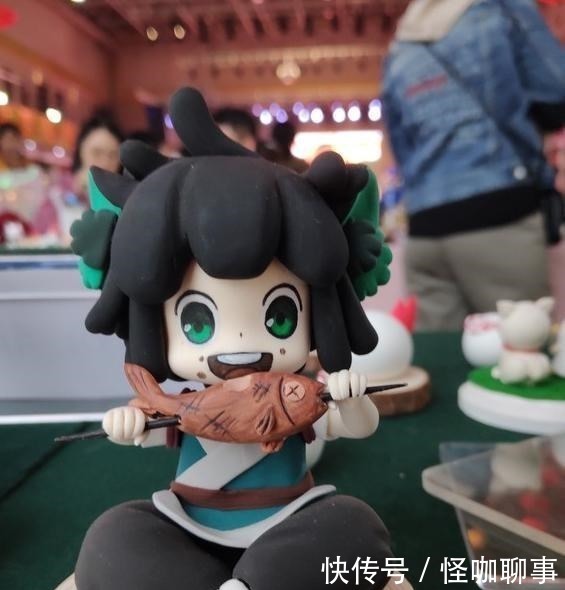 香蕉|向手工大佬致敬，香蕉上再现《鬼灭之刃》，亚克力板重塑魔刀千刃