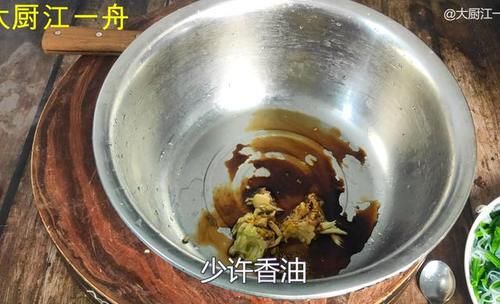  怪不得饭店的凉拌菠菜那么好吃？原来做法有诀窍，3分钟就学会