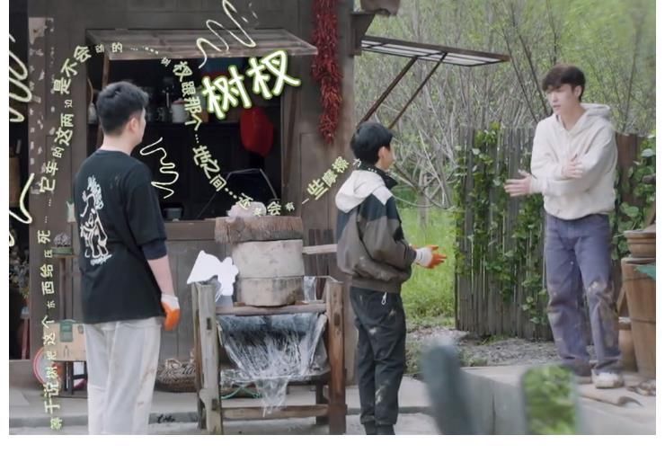 张艺兴|张艺兴用十字架运树苗,李诞觉得可笑,何炅的操作很圈粉