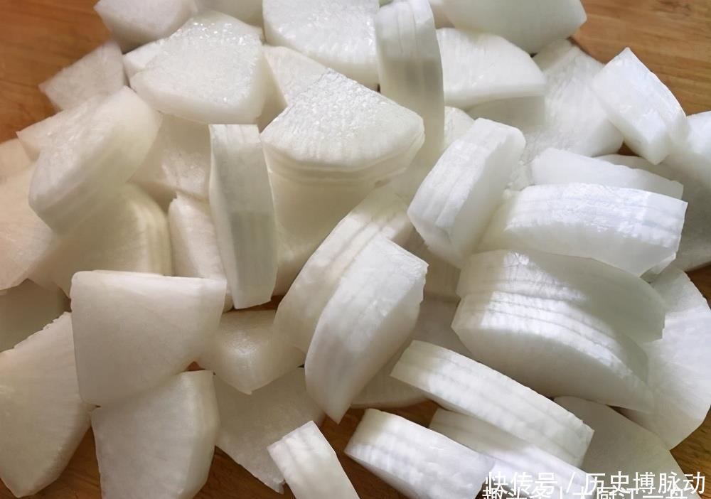 分享给大家|腊八蒜不爱吃?大厨教你腌腊八萝卜,酸辣爽口,比腊八蒜好吃