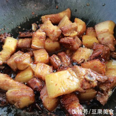 五花肉|可口好上手的鹌鹑蛋版红烧肉，再也不担心吃不上饭了