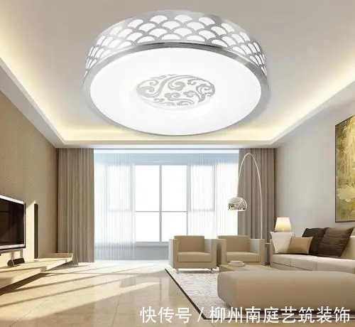 灯具|客厅灯具如何选择?吸顶灯和吊灯哪个更适合客厅安装?