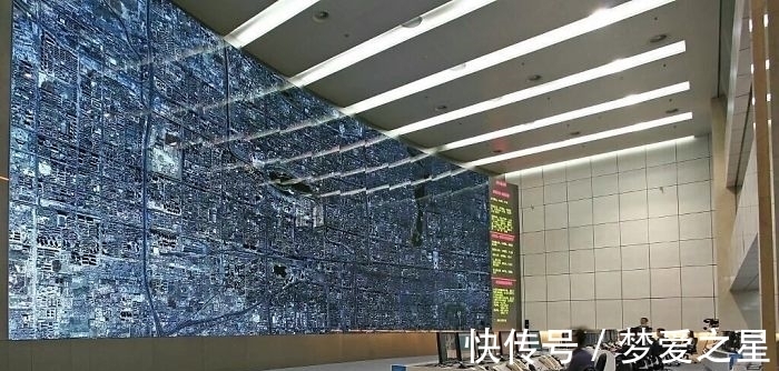 飞机库|25张罕见的照片，现代战舰的底部太科幻，好像动画片里的飞船