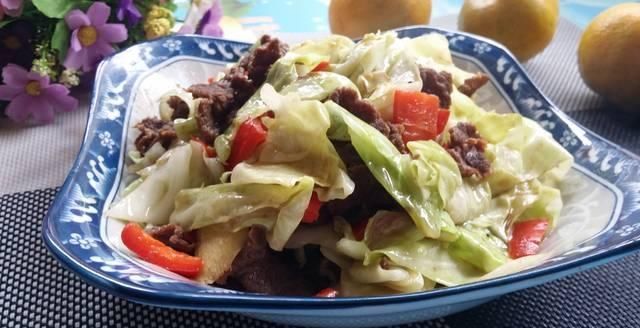 组合|包菜烧牛肉好吃的秘决,肉汁与蔬菜汁亲密组合,酸脆爽口,口感爆发