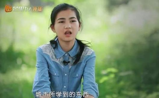 小姑娘|《变形计》农村女孩太成熟,满桌海鲜只吃面,会“讨好”城市爸妈