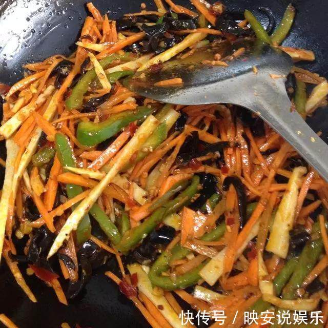 好吃|鱼香肉丝的正宗做法,绝对够味,比饭店还好吃,给家人露一手吧!